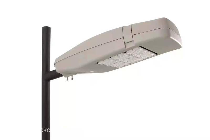 Lampada solare a vela a led per illuminazione stradale