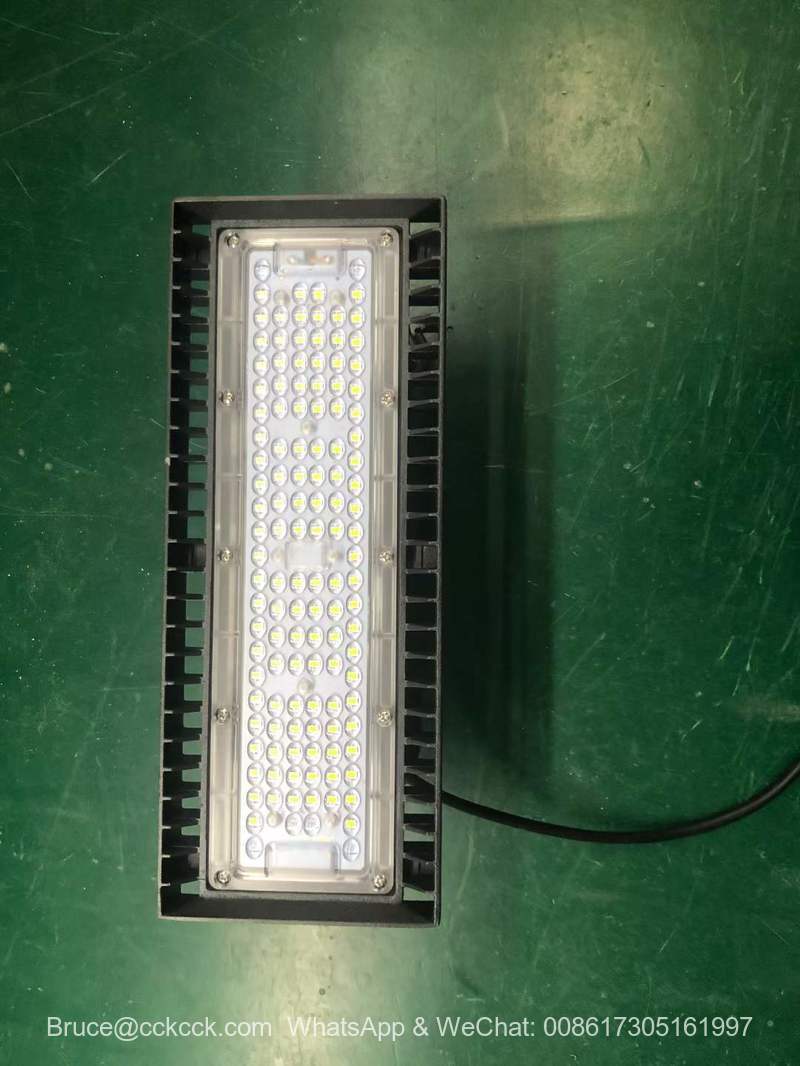 Proiector cu module solare LED