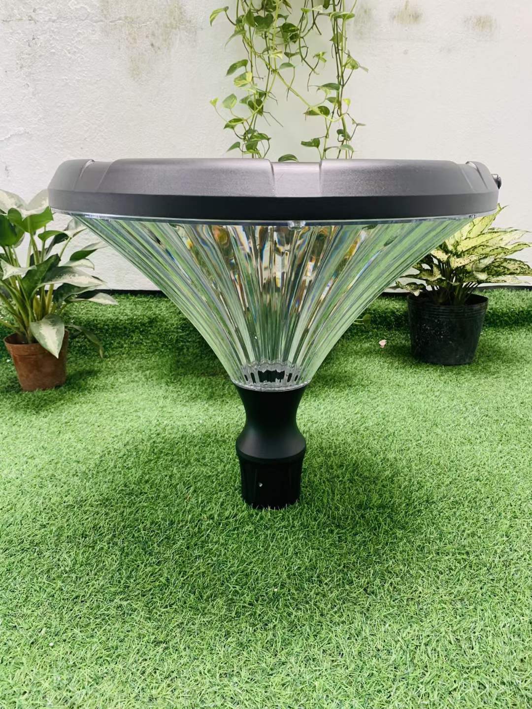 Diamond garden lamp