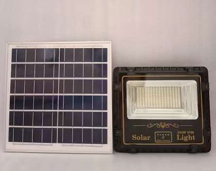 Emergency response of solar floodlight