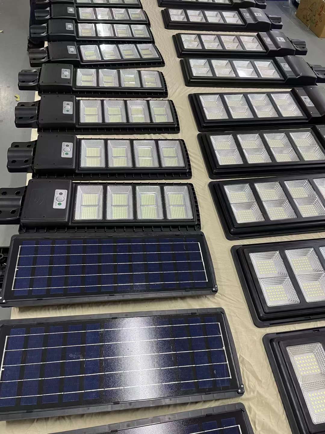Nhà máy thực tế chụp LED năng lượng mặt trời đầu