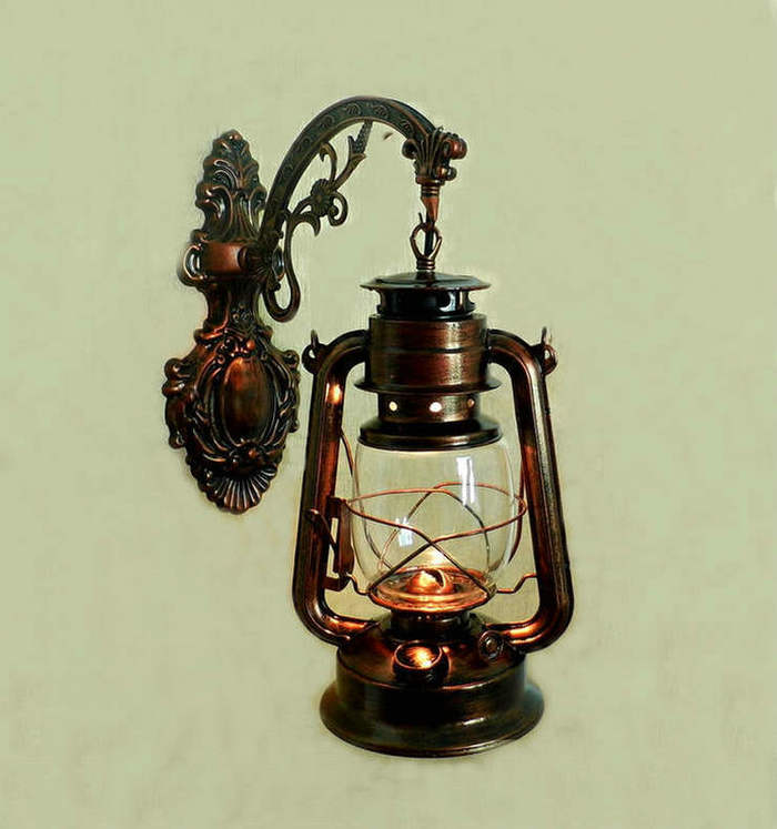 Retro a nostalgické svetlá v antikom európskom štýle so železovým koňovým svietidlom so stenovým svietidlom v obývacej izbe