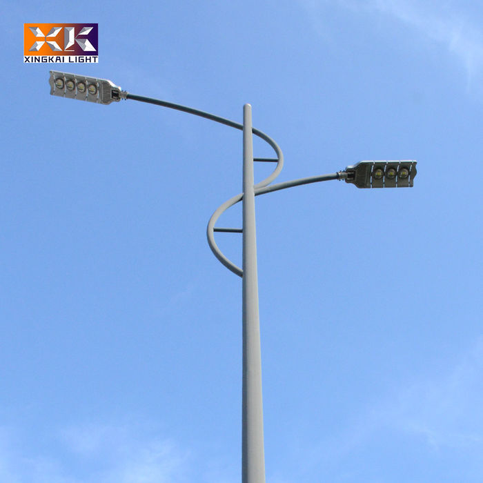 Производителот на лампи за двојна глава во Жонгшан директно продава улична лампа за општински инженерски инженерски инженерски инженерски инженерски светилка во Кингхаи со големопродажна двојна рака улична лампа