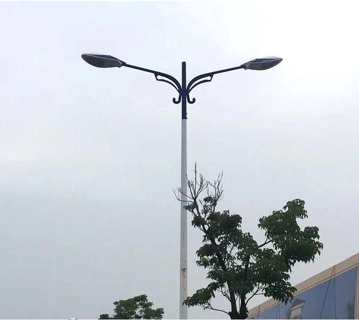 Lampu jalan Keenjaraan Municipal lampu LED galvanized terang komuniti luar komuniti lapangan baru Pol Tinggi penutup air lampu jalan 6m