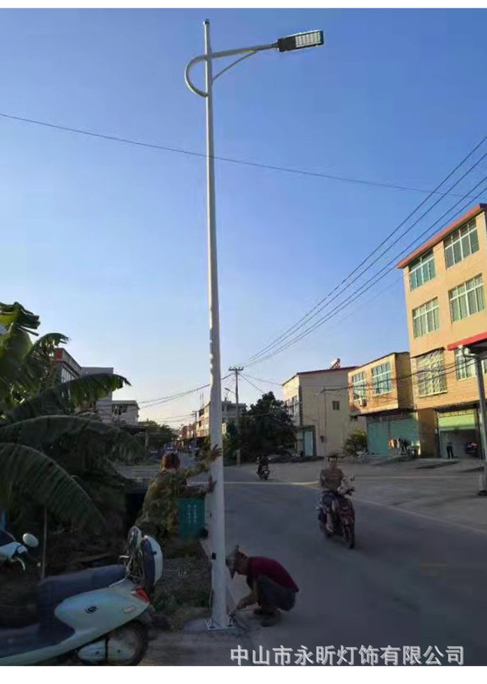 Projet d-intégration des lampadaires solaires dans la nouvelle construction rurale