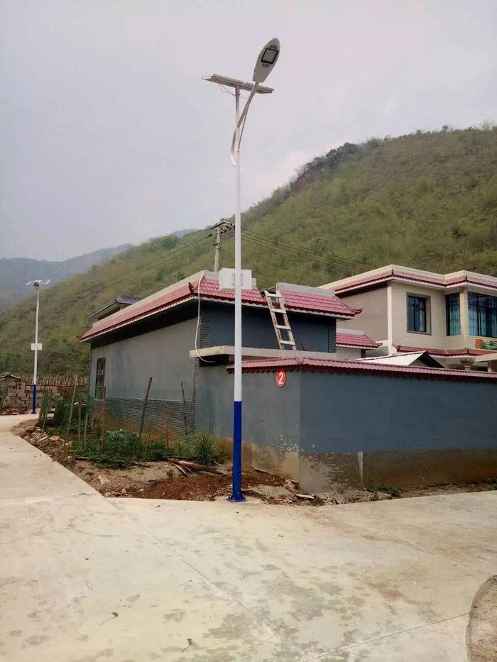 Laambad dhalaalaysa oo qorraxda jidadka ka soo baxa biyo-biyo, Intelligent High-power meter high pole courtyard lighting