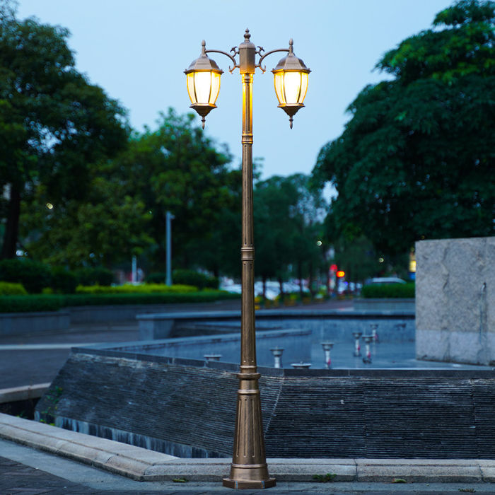 Производителят директно продава европейска лампа за двор, обществен парк Общинска външна улична лампа с висок полюс, ретро ландшафтна тревна лампа