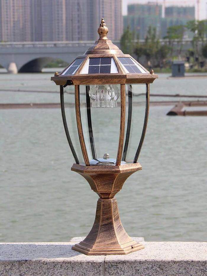 Nova sunčana kolona glavna lampa izvan LED svjetlosti zatvorenih vrata nakon svetla zatvaranja zida u dvorištu europske lampe