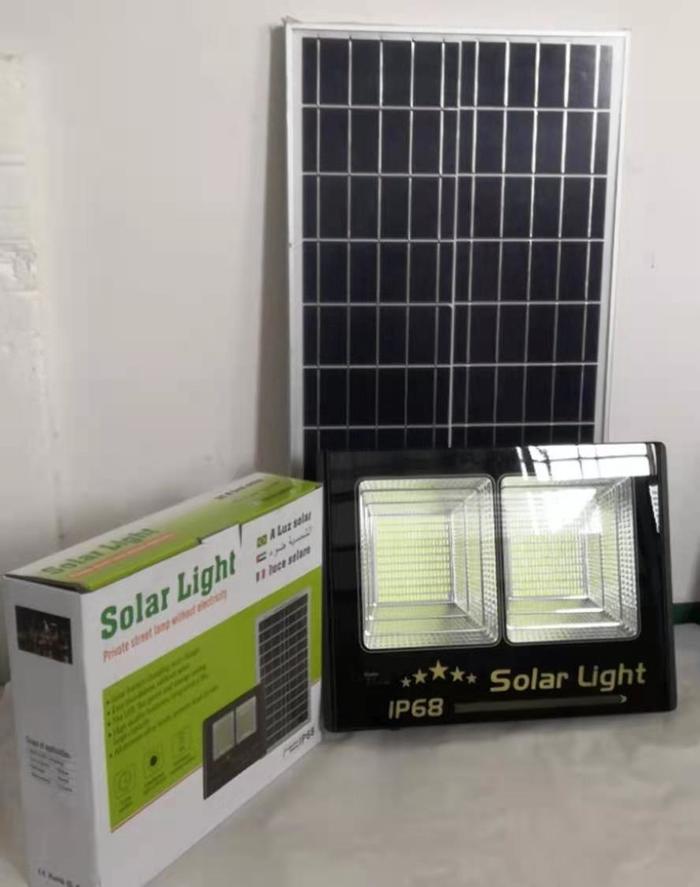 Zonne-projectielamp fabrikant directe verkoop dubbele hoofd nieuwe projectielamp solar binnenplaats lamp wandlamp basketbalveld lamp