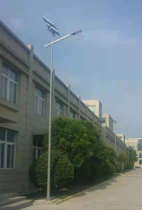 Projet d-installation de lampadaires solaires, nouvelle Cour rurale LED lampadaires solaires
