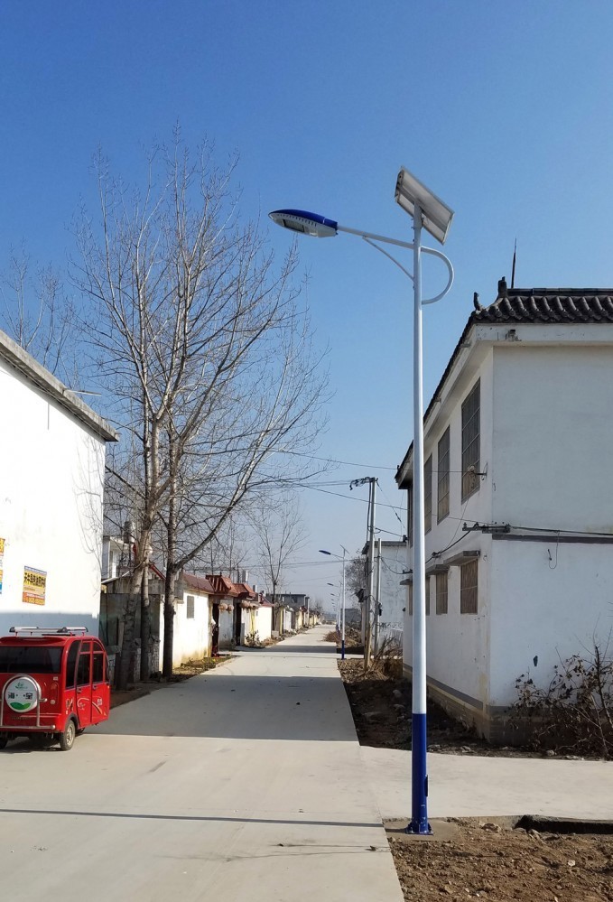 Napelemes utcai lámpa egykarú LED kültéri utcai lámpa