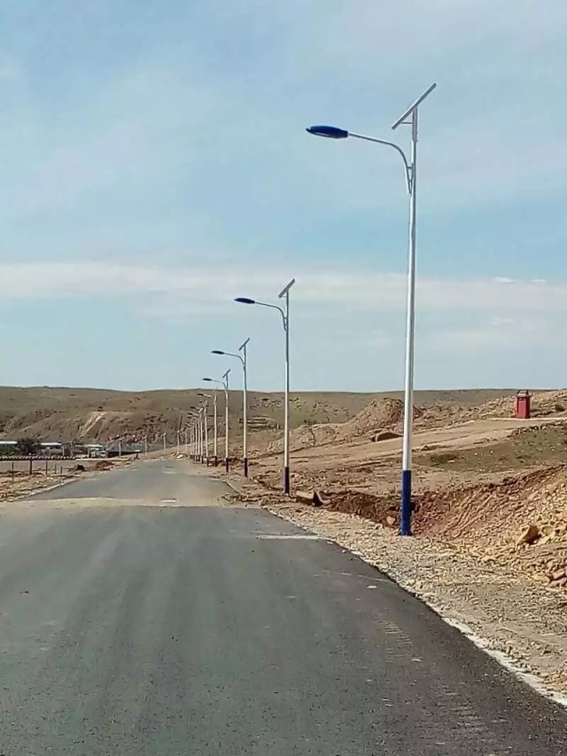Solar street lamp and solar energy transformation project in Shidian community
