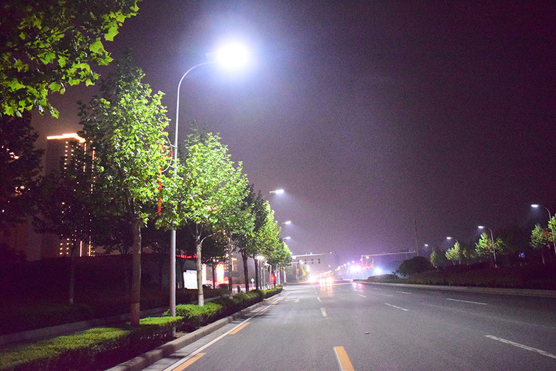 Fotonapetostna sončna ulična svetilka občinskega električnega projekta