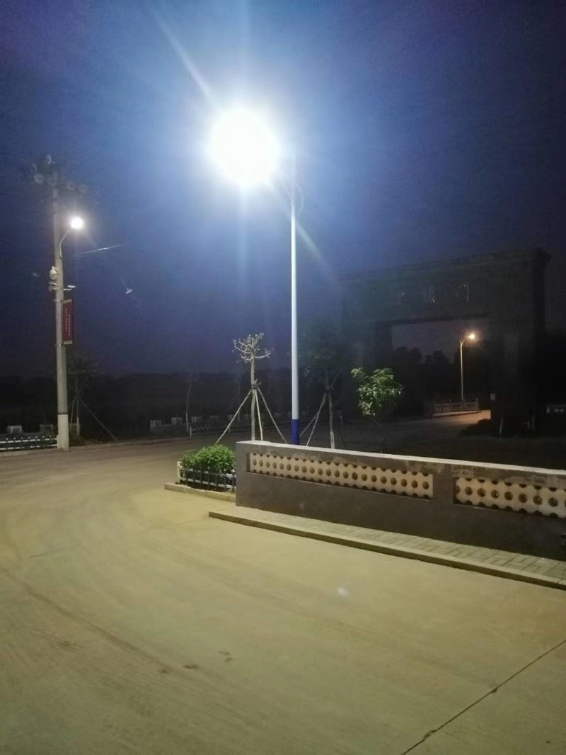 Pencahayaan jalan luar, lampu jalan, lampu jalan surya di kampung yang indah