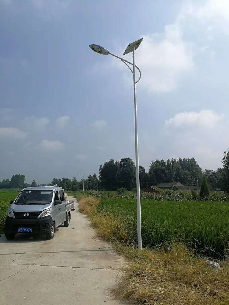 Solar street lamp installation project of new rural highway