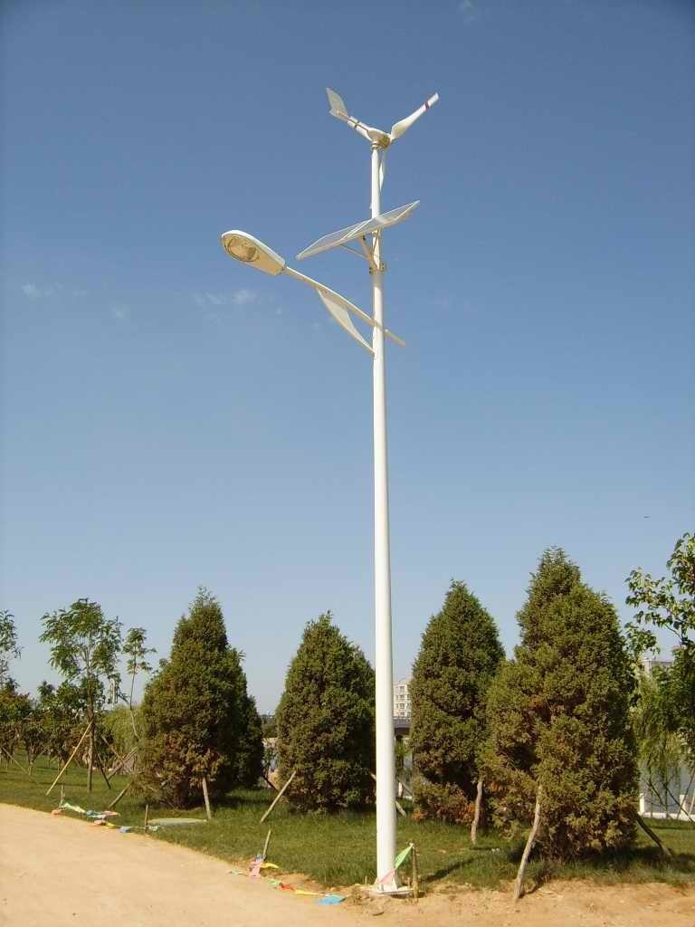 Проект за слънчева градинска лампа в кампуса, допълваща улична лампа за пейзажи