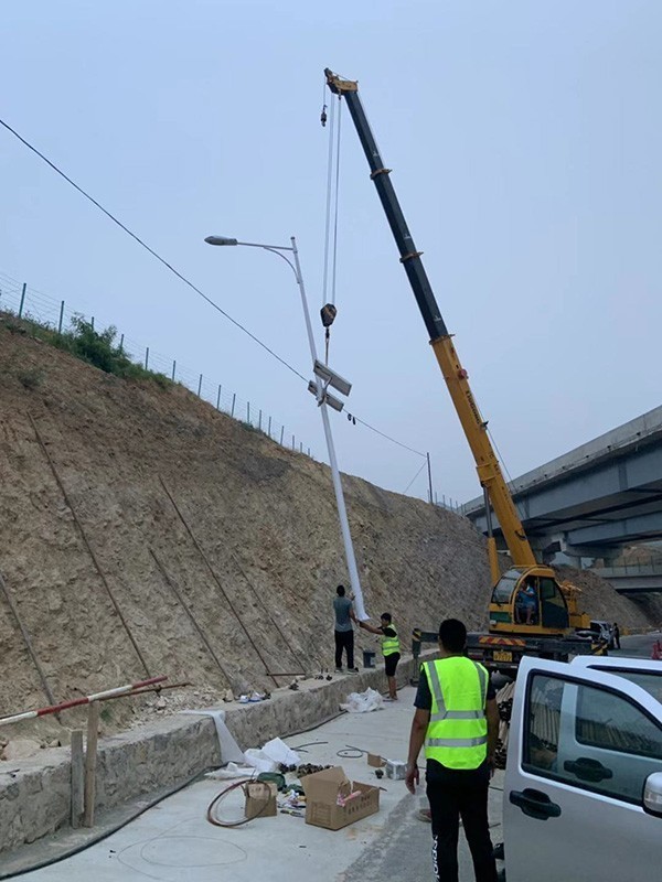 高速太阳能路灯，道路照明led路灯