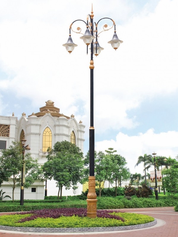European style outdoor courtyard lamp waterproof Garden Villa high pole lighting street lamp