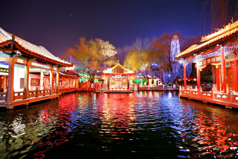 Baotu Spring Scenic Area Bright, Beautiful Night View