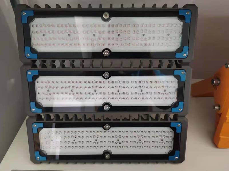 LED high-definition power consumption low head light, solar road light